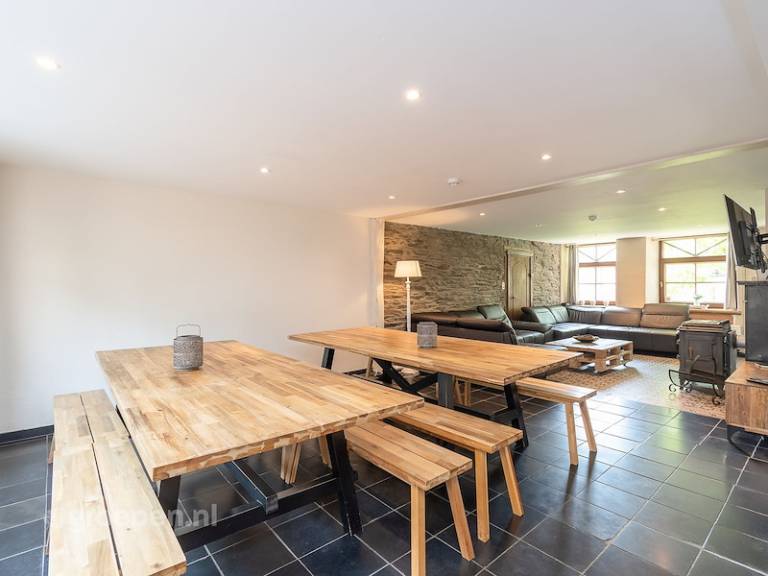 Vacation home with yard, terrace & barbeque — photo 4