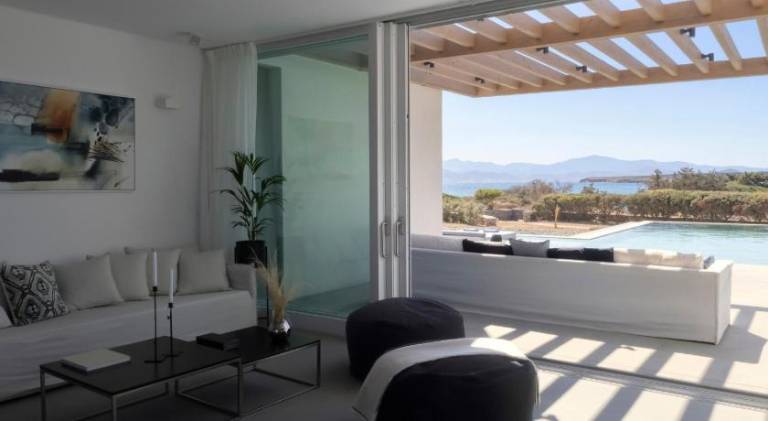 Villa with patio, yard & private pool | Good for workation — photo 2