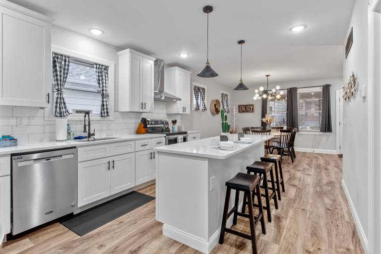 Fully Stocked 4BR Bungalow Near Tower Grove Park & The Grove Free Parking — photo 2