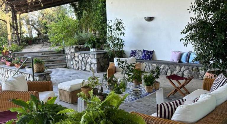 Villa with pool — photo 4
