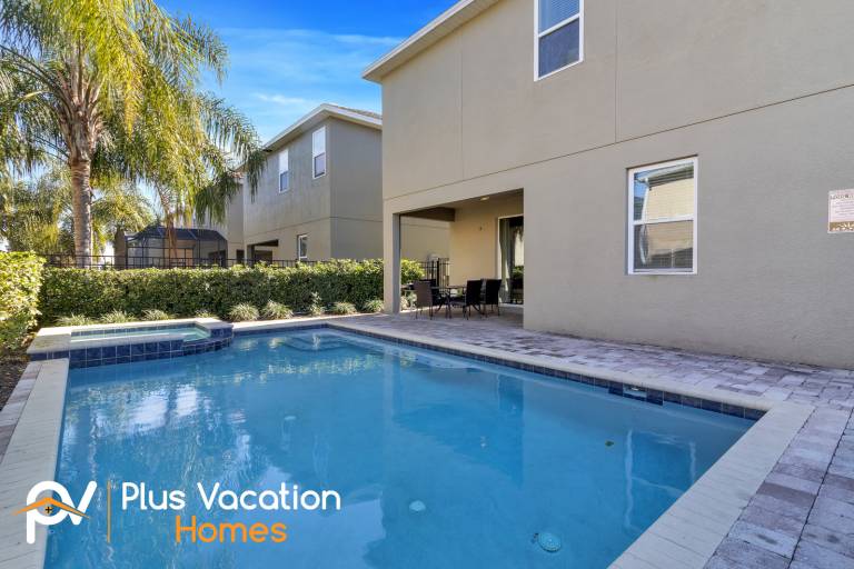 Vacation home with yard, barbeque & private pool — photo 5