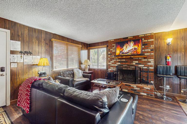 Meadow-Front Metcalf Bay Cabin Hot Tub, Air Hockey, Firepit & Lake Views — photo 4