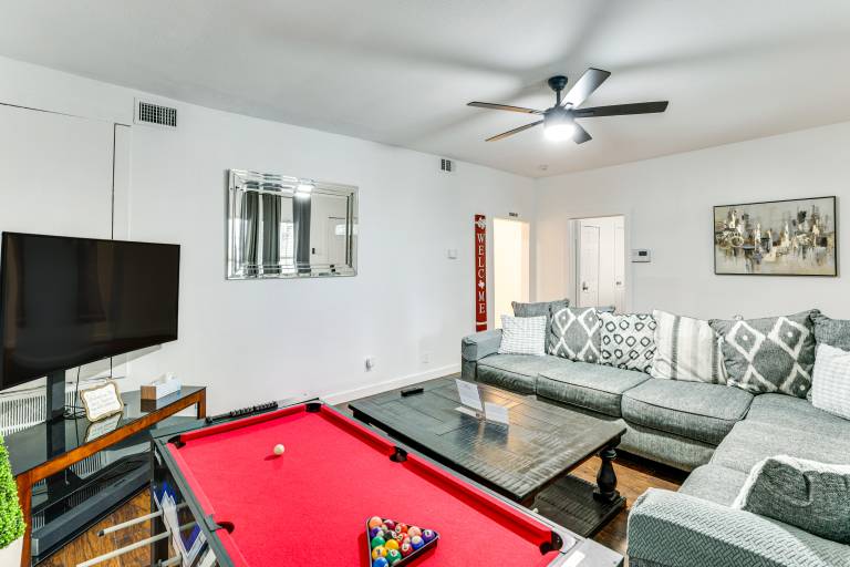 Walk to Bishop Arts District Home w Deck