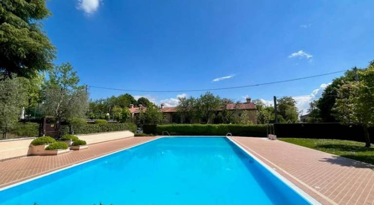 Vacation home with pool in Pozzolengo