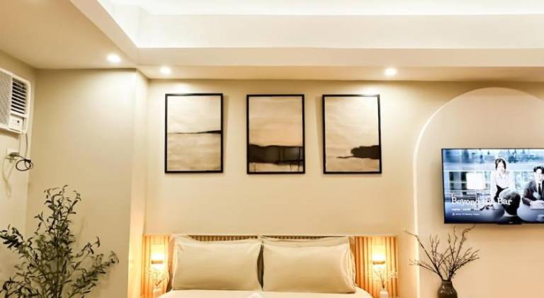 Exquisite Japandi 2 & Mediterranean Breeze at Venice w Grand Canal View! in Taguig