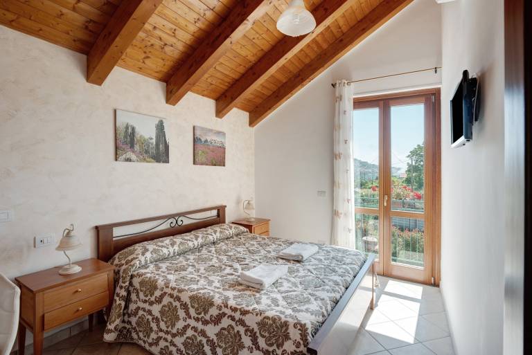 Villa Degli Dei with Mountain Views, Wi-Fi, and Air Conditioning — photo 5
