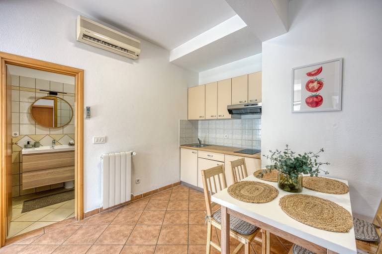 Rental apartment with grill, patio & garden — photo 3