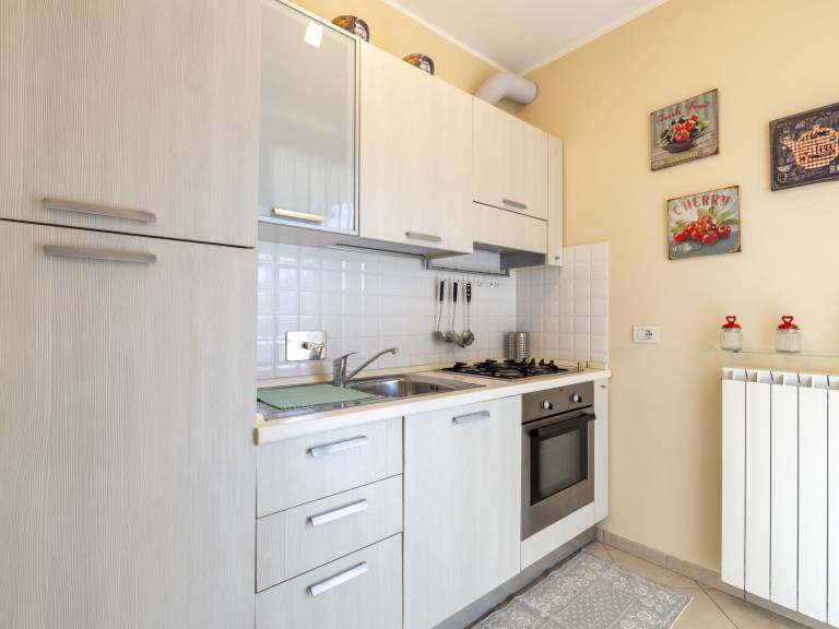 Holiday apartment with patio, yard & barbeque | Pets allowed — photo 4