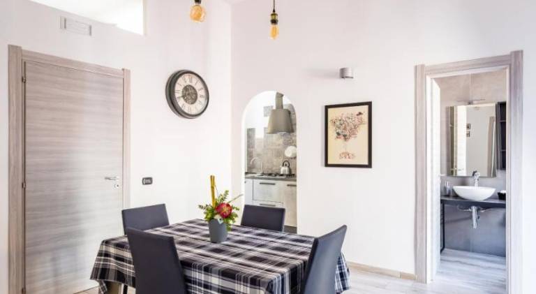 House | Near Naples Cathedral — photo 5