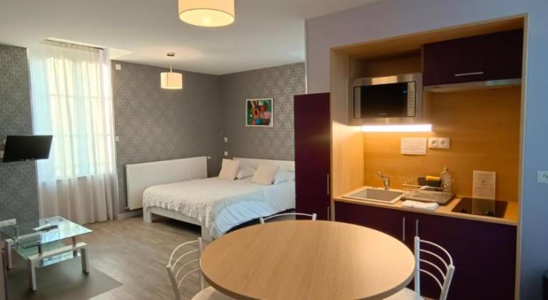Beautiful serviced apartment with garden & patio | Dogs allowed — photo 2