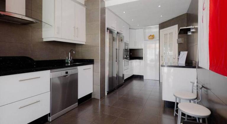 Rental apartment with private pool, hot tub & garden — photo 4