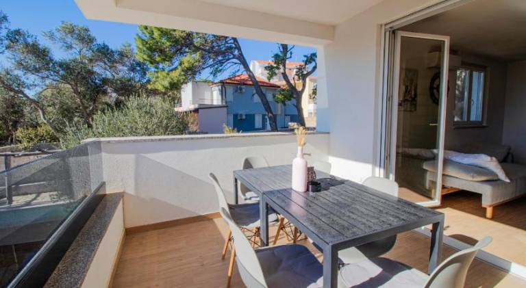 Rental apartment with pool & grill — photo 4
