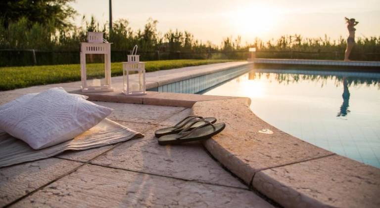 Big holiday apartment with private pool, BBQ & yard | Dogs allowed — photo 3