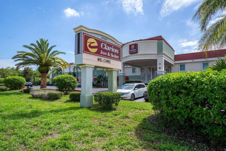 Clarion Inn & Suites Central Clearwater Beach in Clearwater, BC