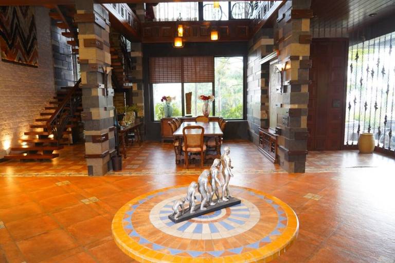 Luxury 4 Bed Hill Villa w Pool, Jacuzzi & Garden — photo 5
