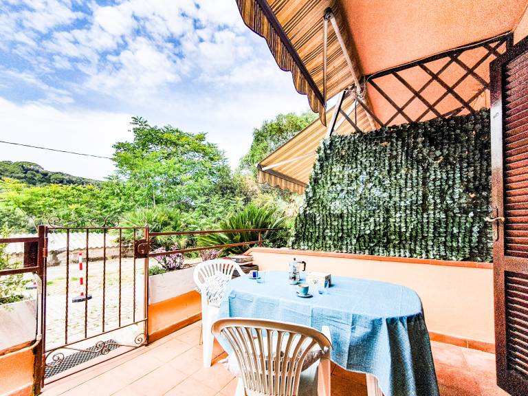 Rental apartment with patio & barbeque | Mountain view in Portoferraio