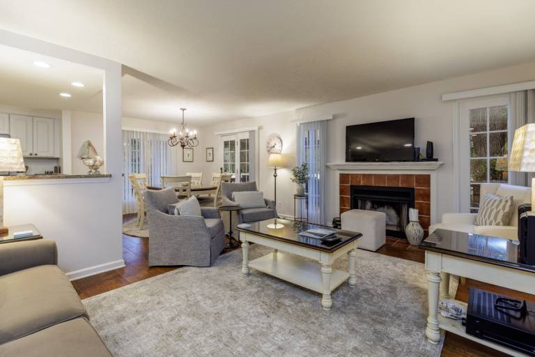 246 Evian Villas: Beautiful 2 Bedroom, Free Bikes, Pool, Tennis, Pet Friendly — photo 2