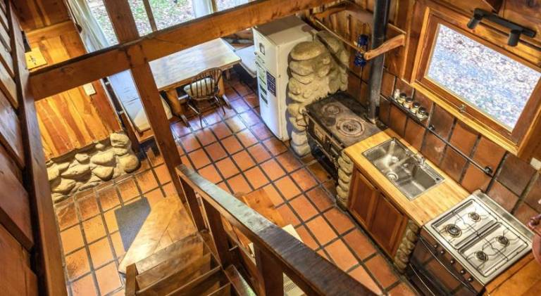 Lovely lodge with yard, pool & patio | Close to the beach | Pets are welcome — photo 4