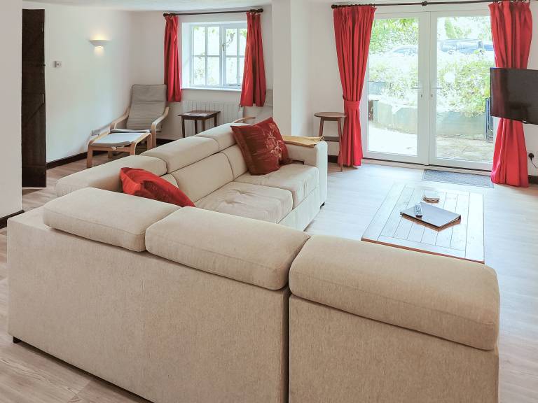 Family-oriented pleasant cottage with BBQ & yard | Pet-friendly — photo 3