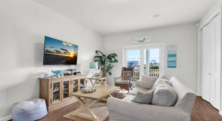 Vacation home with jacuzzi | Next to the beach | Dogs allowed in Pensacola, FL