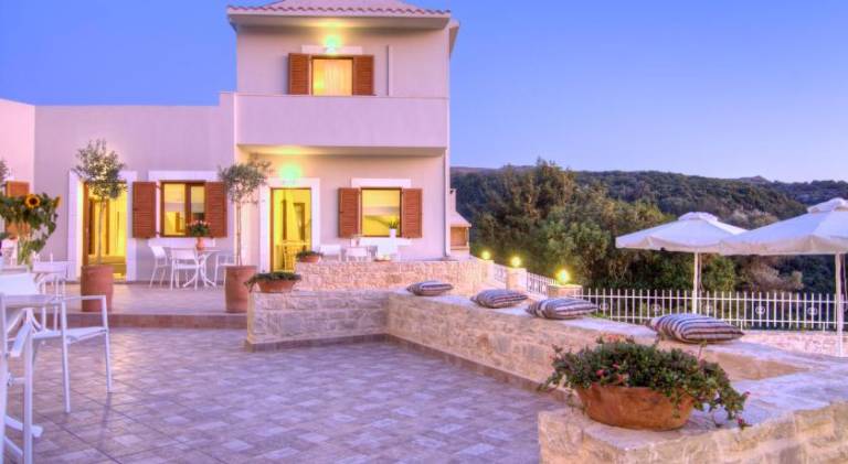 Villa with barbecue, patio & private pool — photo 3