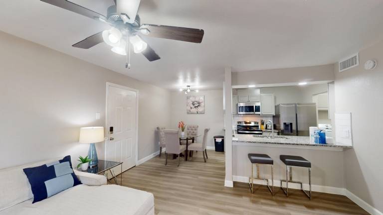 I040 – World Cup Stay - 18 min to AT&T - Sleeps 4 - Public Transit — photo 4