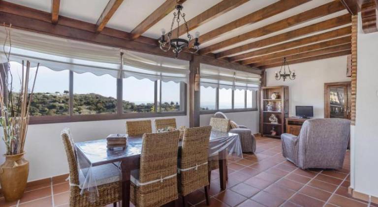 Villa with BBQ, patio & private pool — photo 4