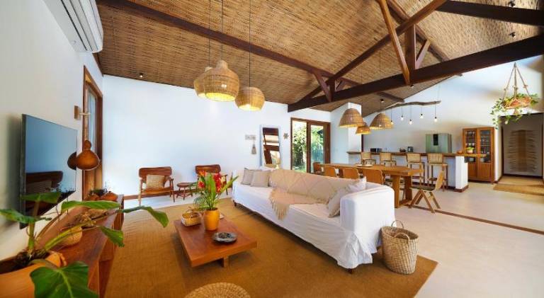 Family-oriented vacation home with yard, private pool & barbeque | Pets allowed — photo 3