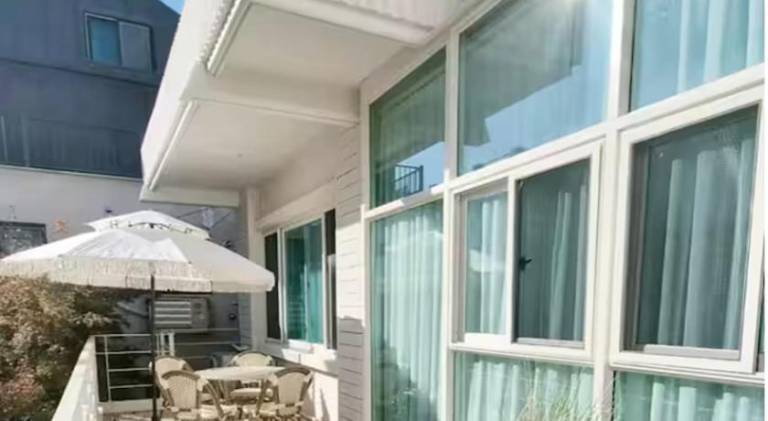Villa with patio — photo 3