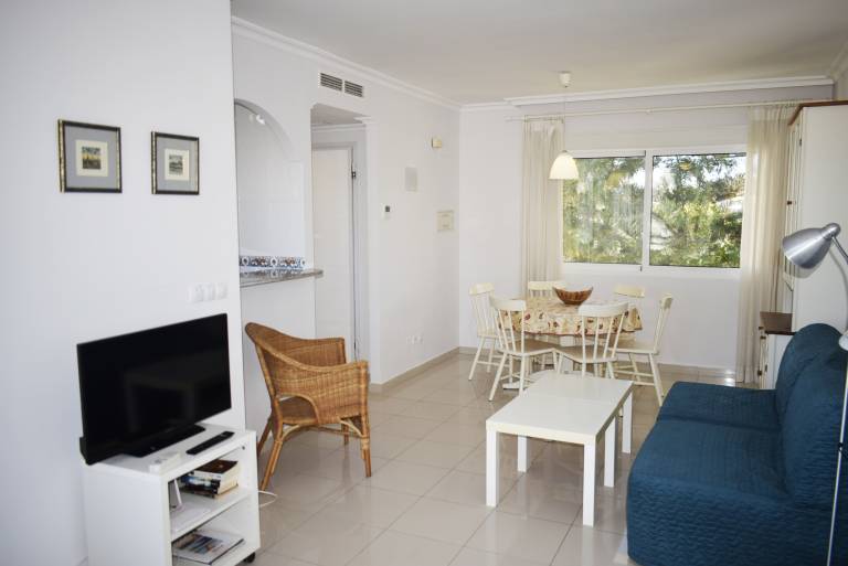 Apartment with pool, garden & terrace | Beach view — photo 3