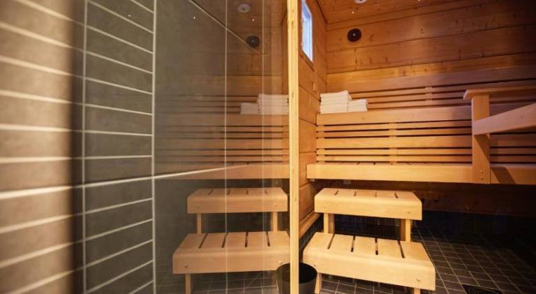 Sonka Resort Lakeside Villa with Private Sauna & Hot Tub — photo 4