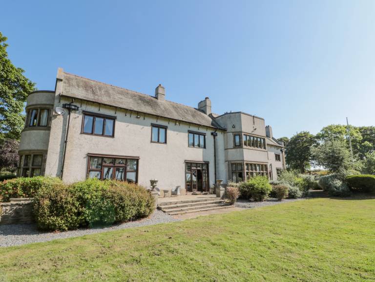 Fully equipped cottage with garden, hot tub & barbeque | Beach view | Beach nearby | Dogs allowed — photo 3