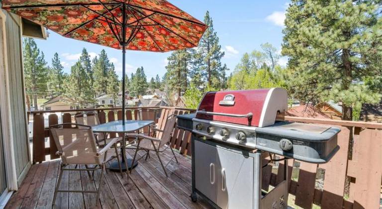 House with 1 room for 6 persons in Big Bear Lake, CA