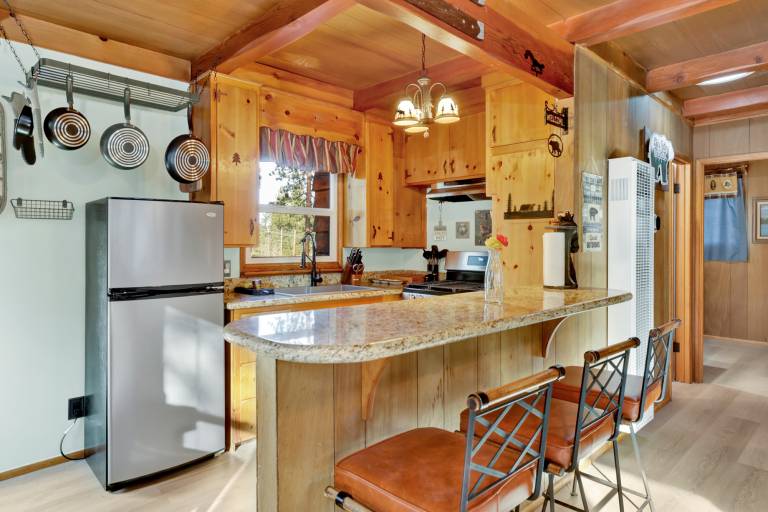 Kozy Cabin at Big Bear- Log Cabin Retreat Cottage — photo 3