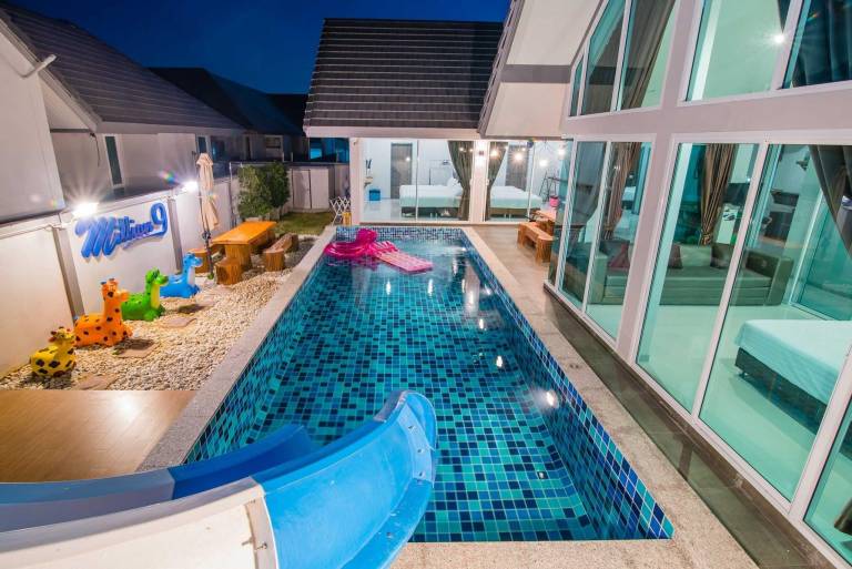 Villa with barbecue, garden & pool in Phetchaburi