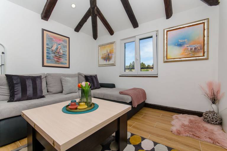Charming rental apartment with patio & jacuzzi | Next to Diocletian's Palace | Sea view | Beach nearby | Pets allowed — photo 5