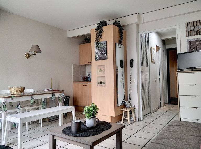 Holiday apartment with patio & yard in Antibes