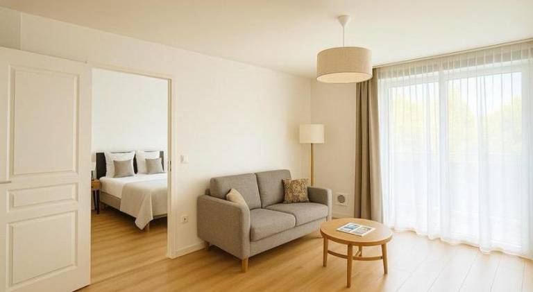 Serviced apartment with yard & terrace in Roubaix