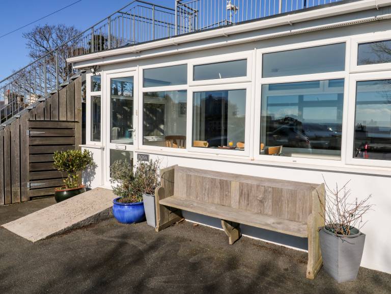 Cottage with yard | Beach view — photo 4