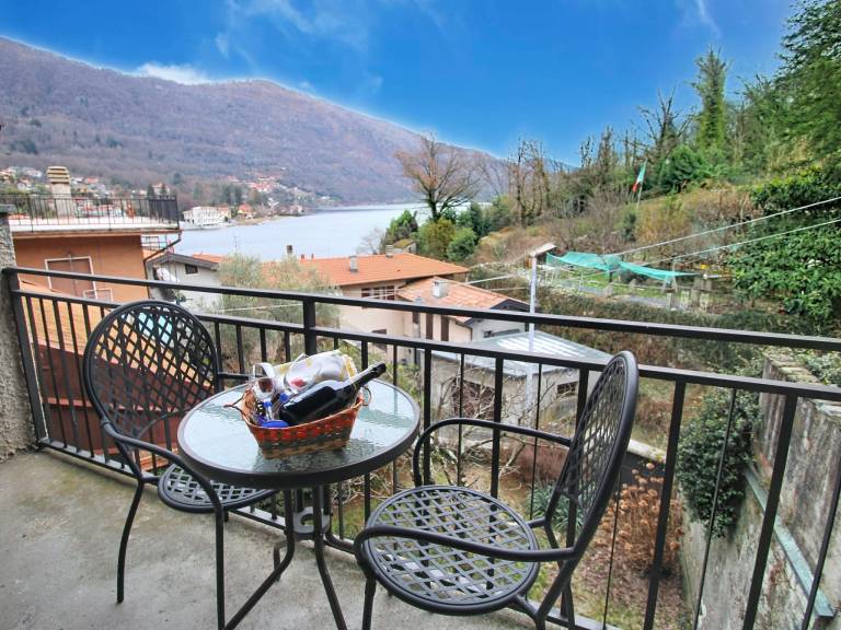 Fully equipped charming vacation home with yard | Pets are welcome — photo 3