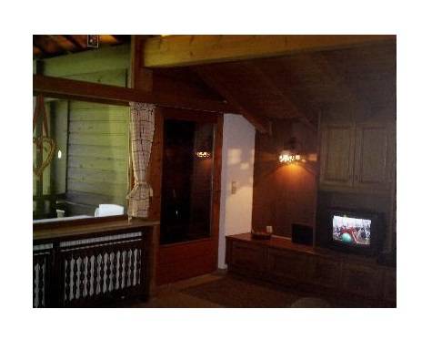 Apartment with yard — photo 2