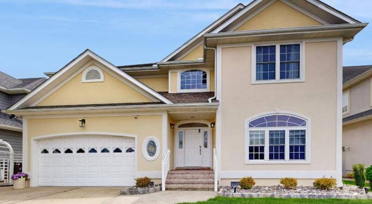 House with grill, patio & pool in Ocean City, MD
