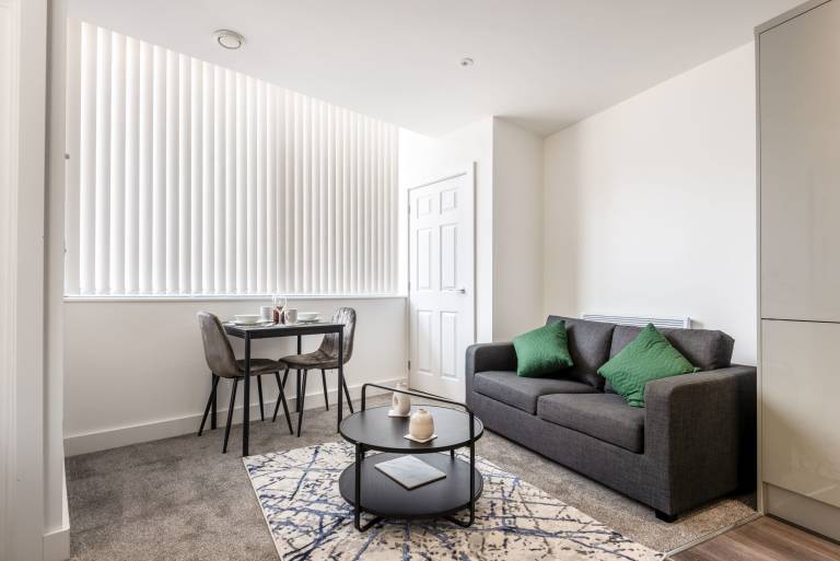Stylish 1 Bed Apartment in Central Rotherham