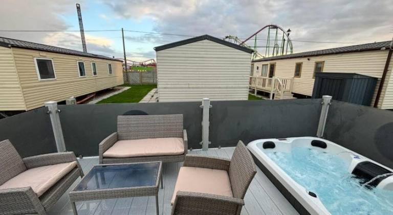 Apartment with jacuzzi — photo 4