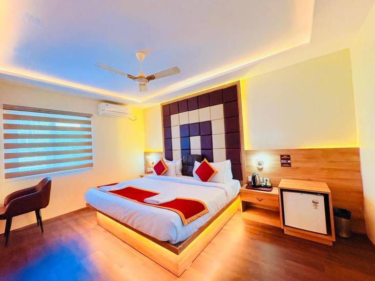 Spacious serviced apartment with terrace | Beach nearby | Good for workation | Pets are welcome in Hyderabad