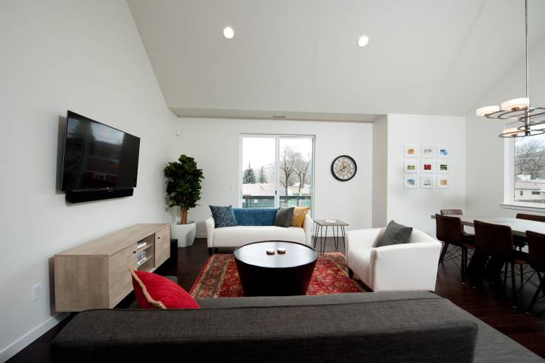 New Pet Friendly Award Winning Condo - 10 Minute walk to downtown Durango — photo 2