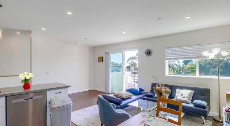 Entire Private Home with 3 Bedrooms 3 Bathrooms, Near San Diego Downtown & Beach, Available Now — photo 2