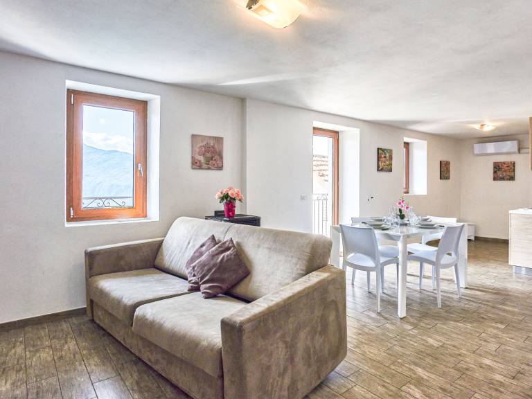 Beautiful house with yard & patio | Lake view | Pets are welcome — photo 4