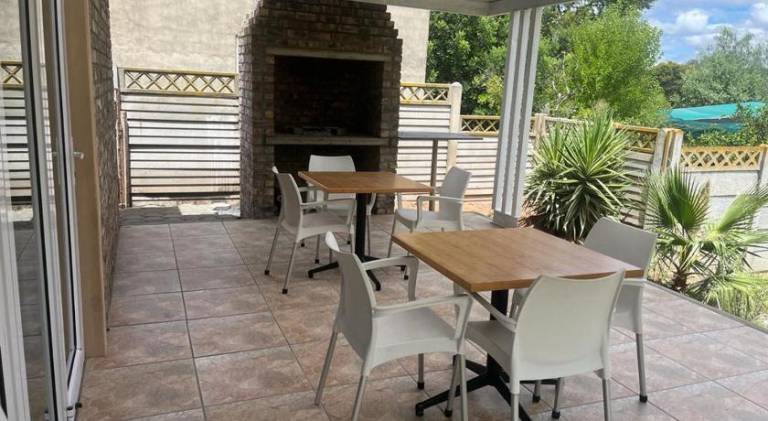Holiday apartment with yard — photo 4