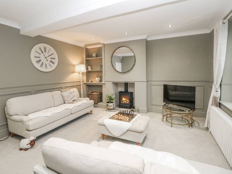 Cottage with jacuzzi & yard in Derby